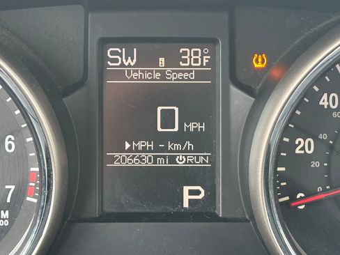 Used 2011 Jeep Grand Cherokee Laredo image 12