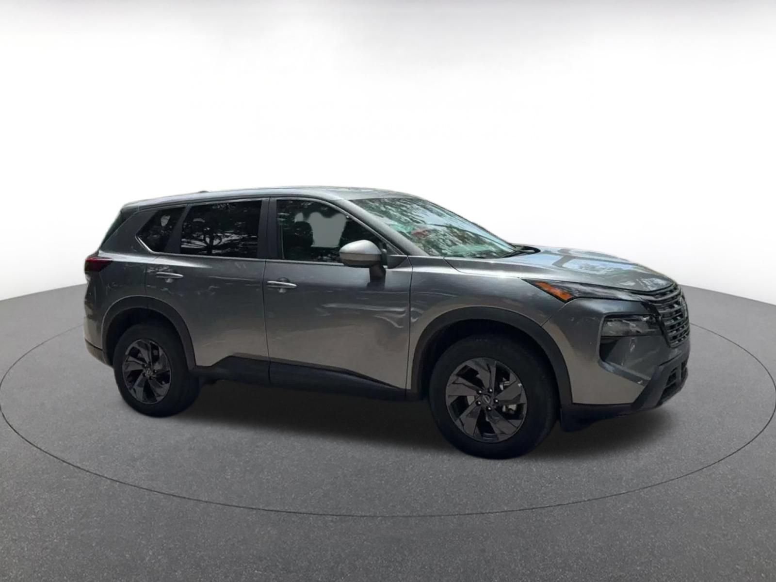 Used 2026 Nissan Rogue SV AWD/4WD image 2