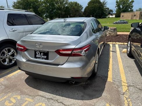 Used 2019 Toyota Camry XLE FWD image 5