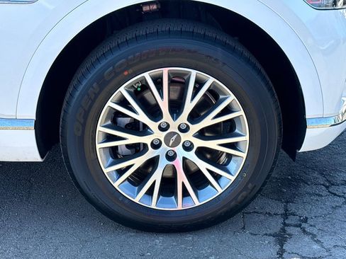 Used 2024 Genesis GV80 2.5T image 12