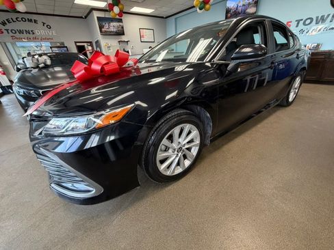 Used 2024 Toyota Camry LE image 6