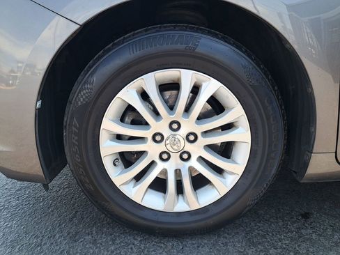 Used 2011 Toyota Sienna XLE w/ Entertainment Pkg FWD image 29