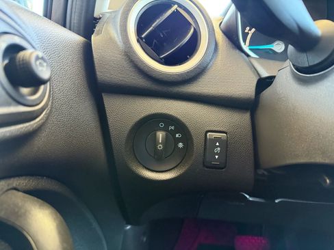 Used 2017 Ford Fiesta SE image 18