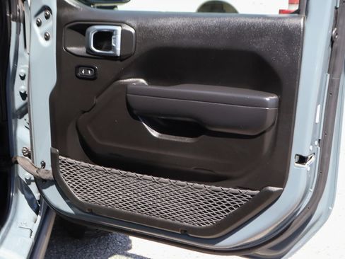 Used 2025 Jeep Gladiator Mojave AWD/4WD image 40