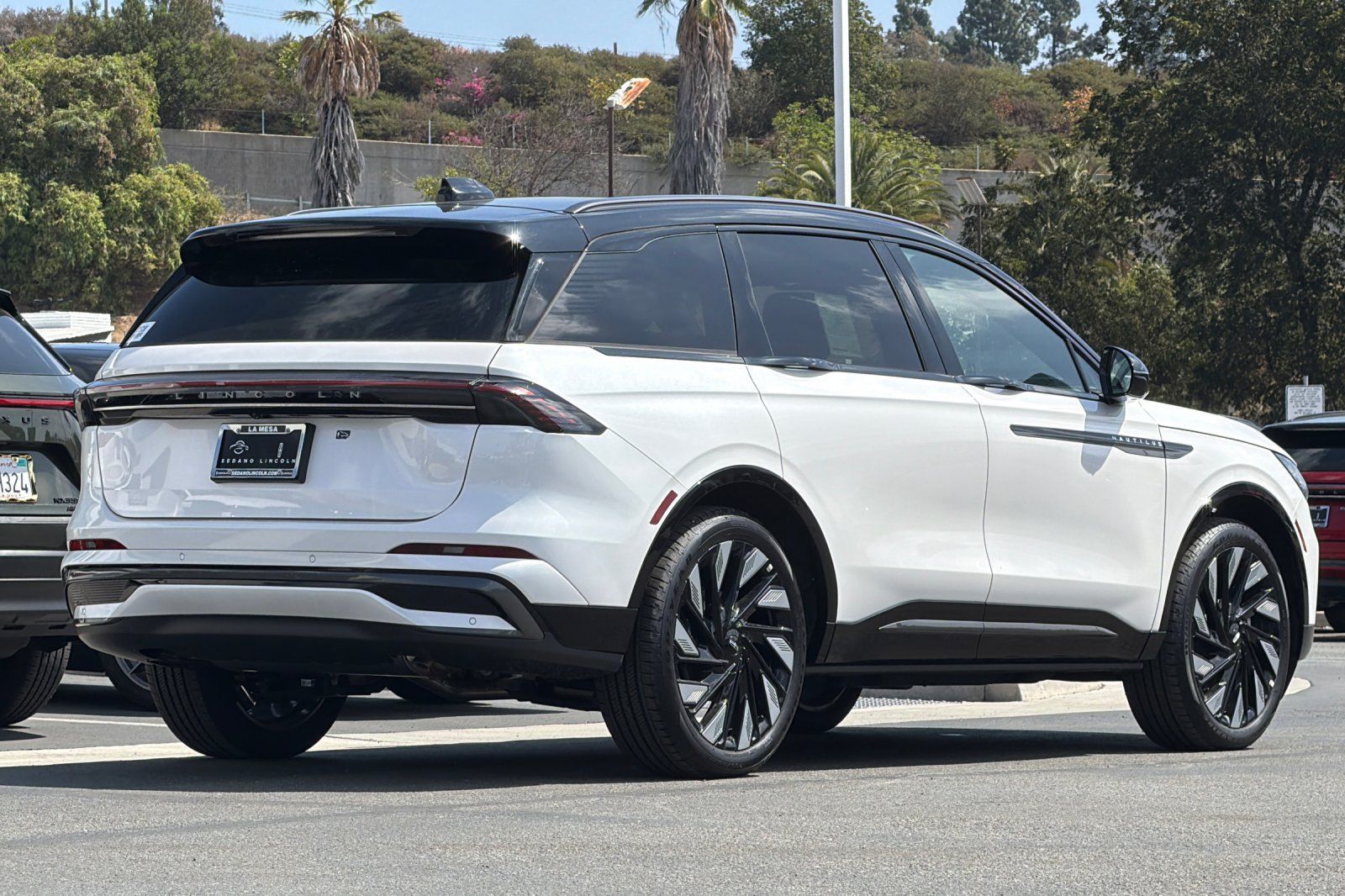 New 2026 Lincoln Nautilus Reserve AWD/4WD image 3