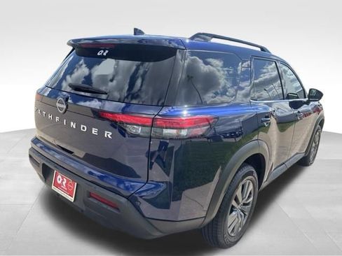Used 2025 Nissan Pathfinder SV FWD image 5