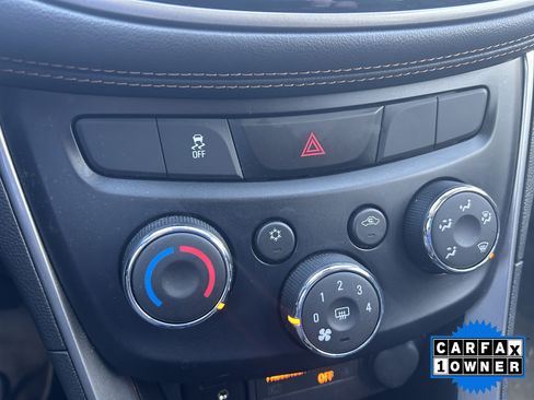 Used 2019 Chevrolet Trax LT w/ LT Convenience Package image 21