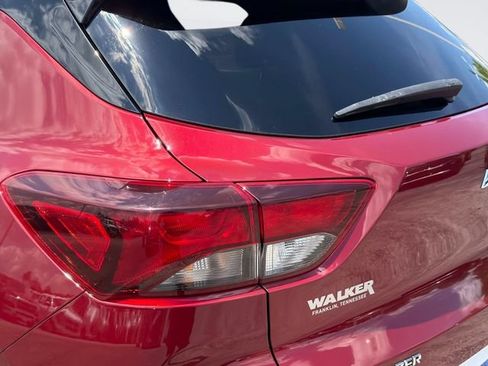 Used 2022 Chevrolet TrailBlazer LT w/ Confidence II Package FWD image 11