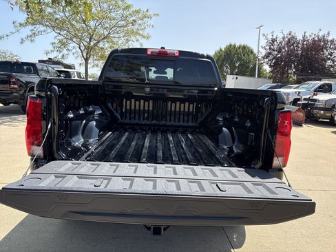 Used 2024 Chevrolet Colorado Z71 w/ Z71 Convenience Package 2 AWD/4WD image 14