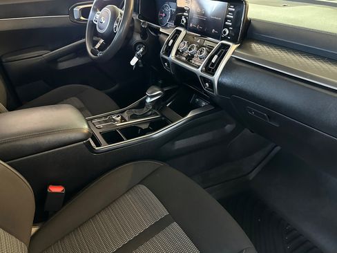 Used 2021 Kia Sorento LX AWD/4WD image 17