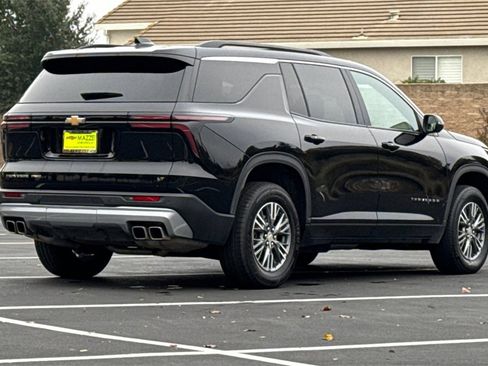 Used 2024 Chevrolet Traverse LT image 10