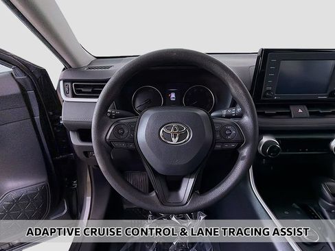 Used 2021 Toyota RAV4 LE AWD/4WD image 3