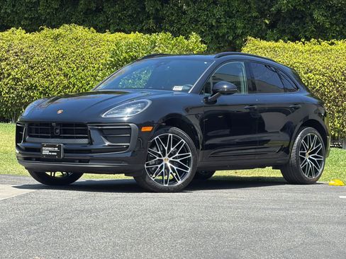 Used 2026 Porsche Macan AWD/4WD image 1