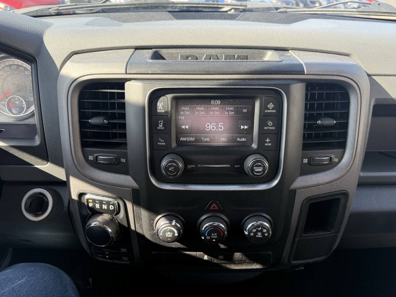 Used 2017 RAM 1500 Express AWD/4WD image 28