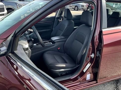 Used 2024 Nissan Altima 2.5 SV FWD image 18