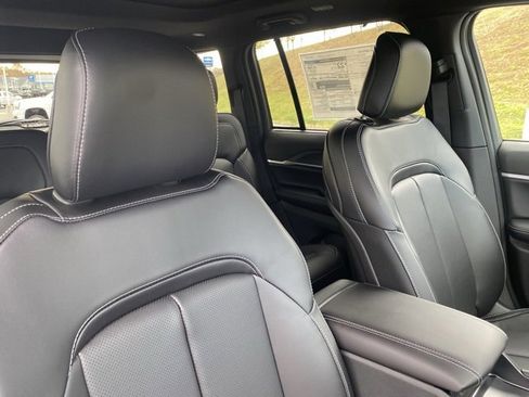 New 2025 Jeep Grand Cherokee Limited image 32