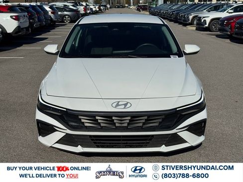 Certified 2025 Hyundai Elantra SE image 6