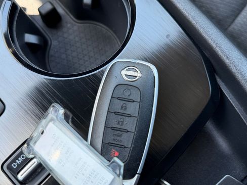 Used 2025 Nissan Rogue SV FWD image 27