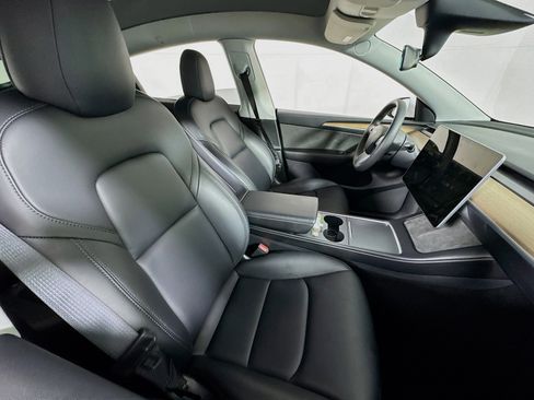 Used 2022 Tesla Model Y Performance image 26