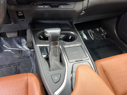Used 2019 Lexus UX 200 w/ Accessory Package 2 FWD image 29