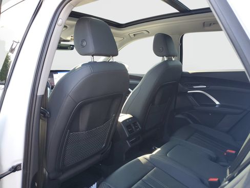 Used 2025 Audi Q5 Premium w/ Convenience Package AWD/4WD image 14