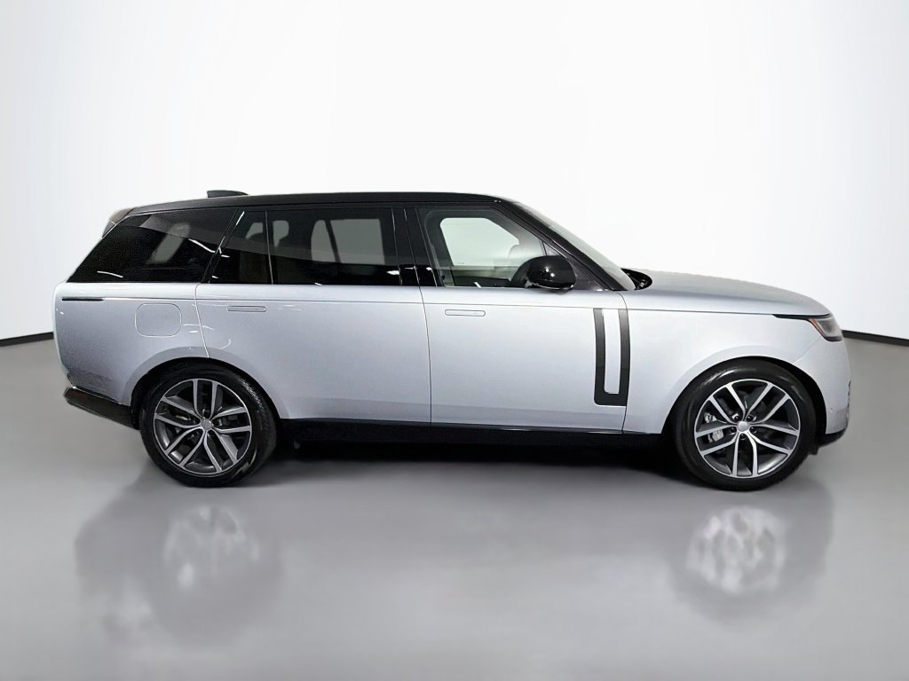 Used 2025 Land Rover Range Rover Long Wheelbase SE AWD/4WD image 4