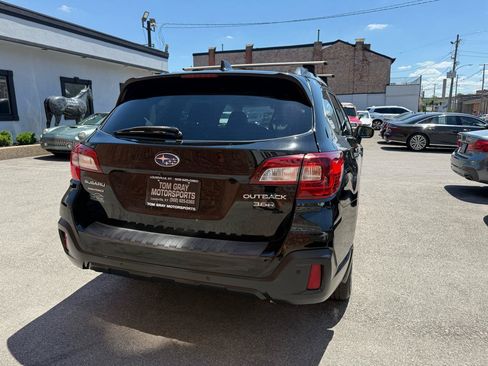 Used 2019 Subaru Outback 3.6R Touring AWD/4WD image 3