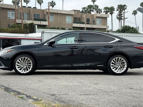 Used 2019 Lexus ES 300h w/ Accessory Package 2 image 7