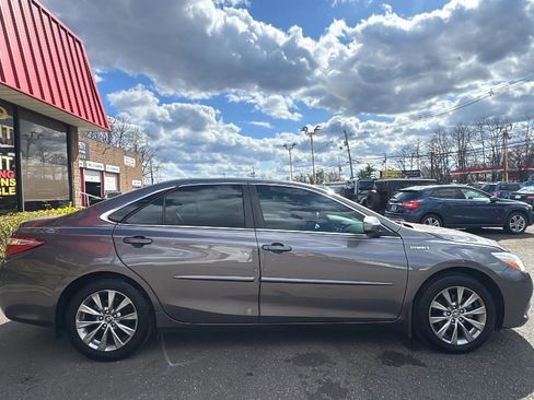Used 2017 Toyota Camry XLE image 4