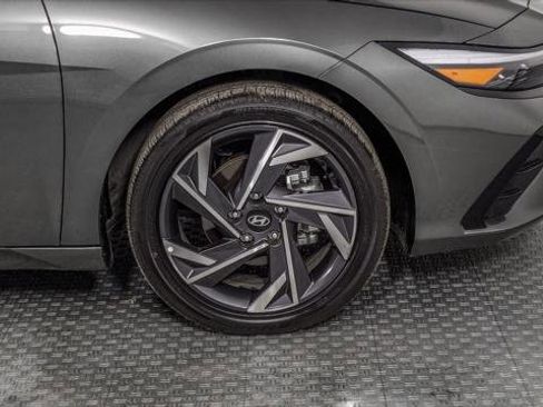 Used 2025 Hyundai Elantra SEL image 37