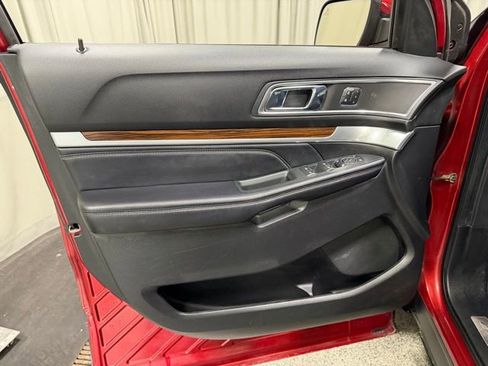 Used 2017 Ford Explorer Limited w/ Equipment Group 301A AWD/4WD image 19
