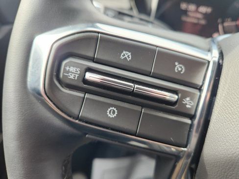 Used 2025 GMC Acadia Elevation image 42