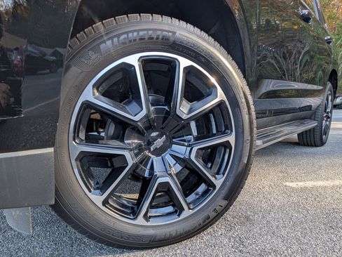 Used 2022 Chevrolet Tahoe RST w/ Luxury Package image 37