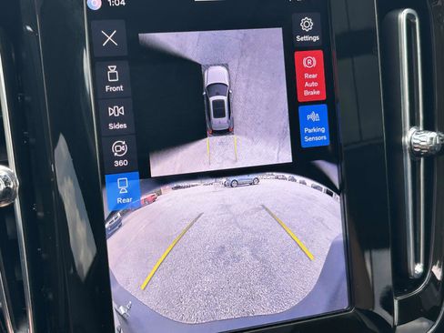 Certified 2025 Volvo XC40 B5 Plus AWD/4WD image 29