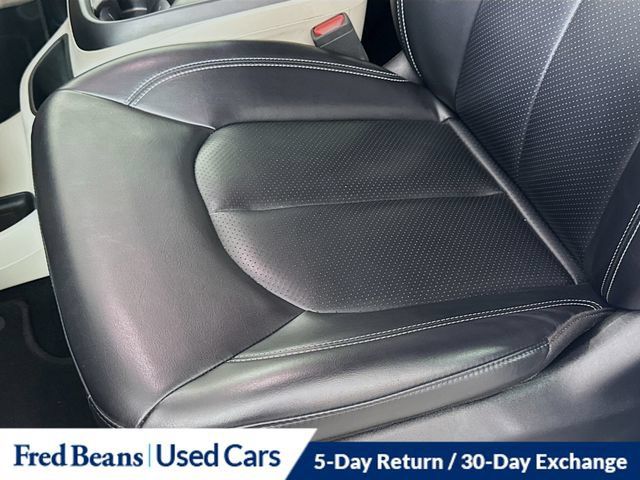 Used 2023 Chrysler Pacifica Touring-L FWD image 24