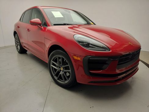 Certified 2025 Porsche Macan AWD/4WD image 21