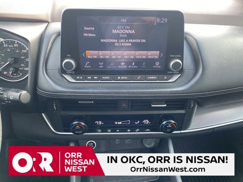 Used 2023 Nissan Rogue SV image 25