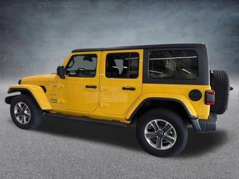 Used 2019 Jeep Wrangler Unlimited Sahara AWD/4WD image 11