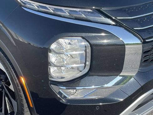 Used 2024 Mitsubishi Outlander SE FWD image 2