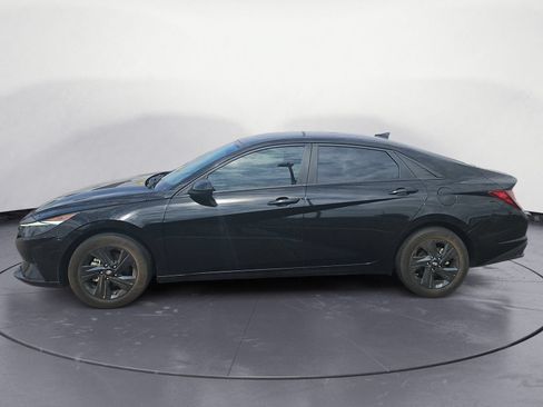 Used 2023 Hyundai Elantra SEL FWD image 3