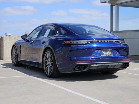 Certified 2023 Porsche Panamera 4 Platinum Edition image 3
