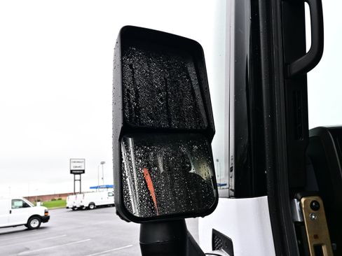 Used 2024 Chevrolet Brightdrop 400 w/ Commercial Equipment Package AWD/4WD image 13