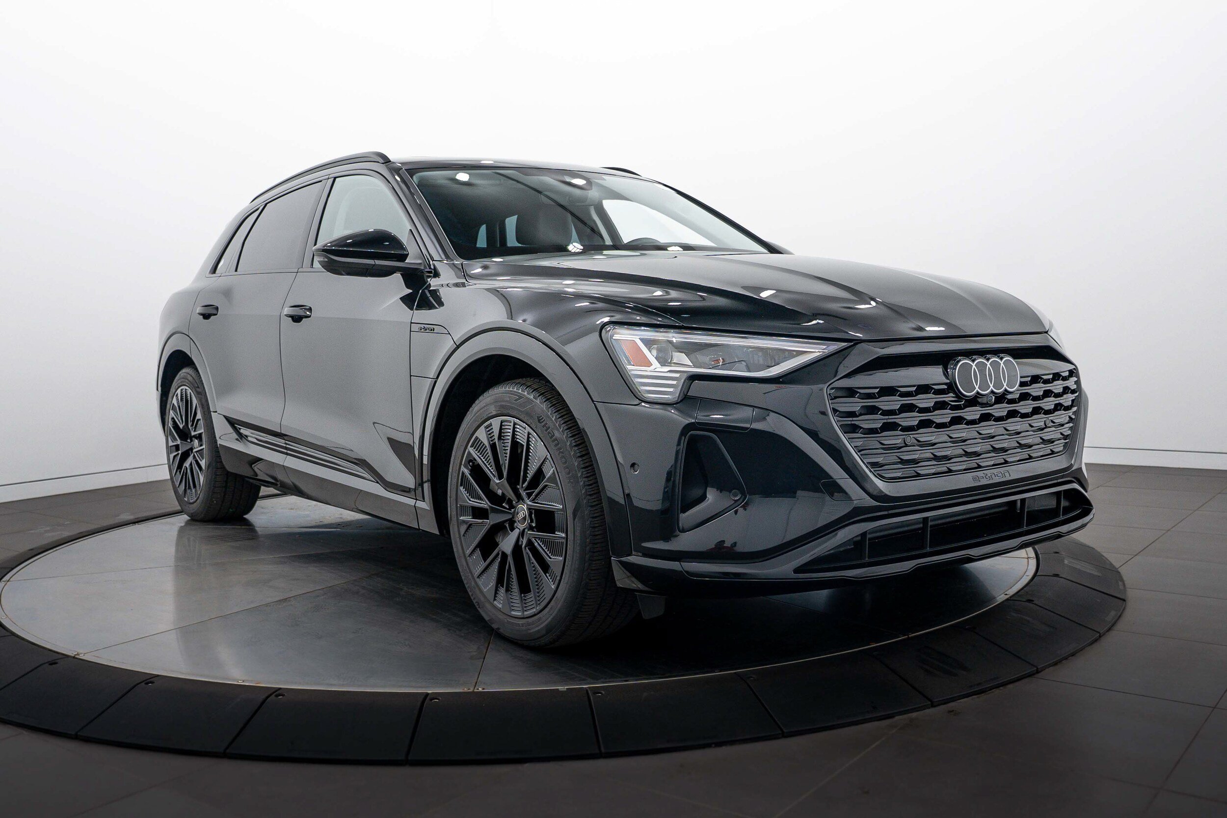 Used 2024 Audi Q8 e-tron Prestige AWD/4WD image 2