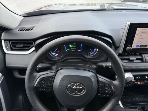 Used 2025 Toyota RAV4 LE image 33