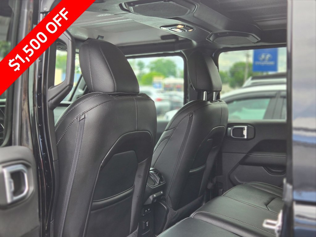 Used 2023 Jeep Wrangler Unlimited Sahara w/ Cold Weather Group AWD/4WD image 8