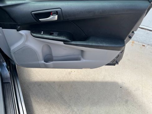 Used 2012 Toyota Camry LE FWD image 18