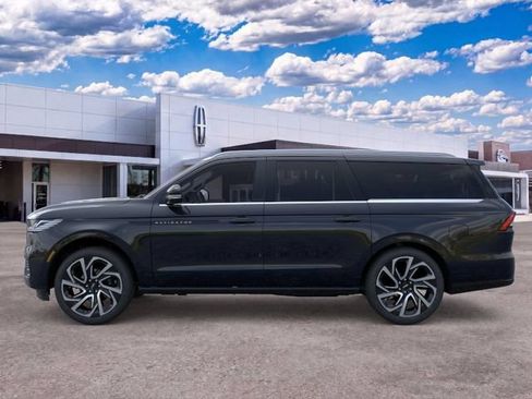 New 2026 Lincoln Navigator L Black Label AWD/4WD image 3