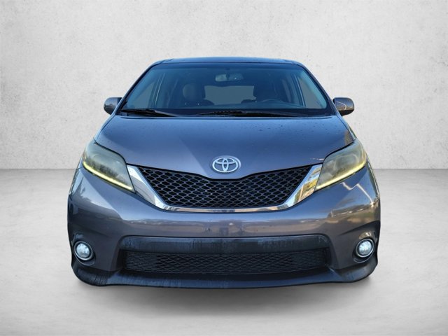 Used 2015 Toyota Sienna SE FWD image 2