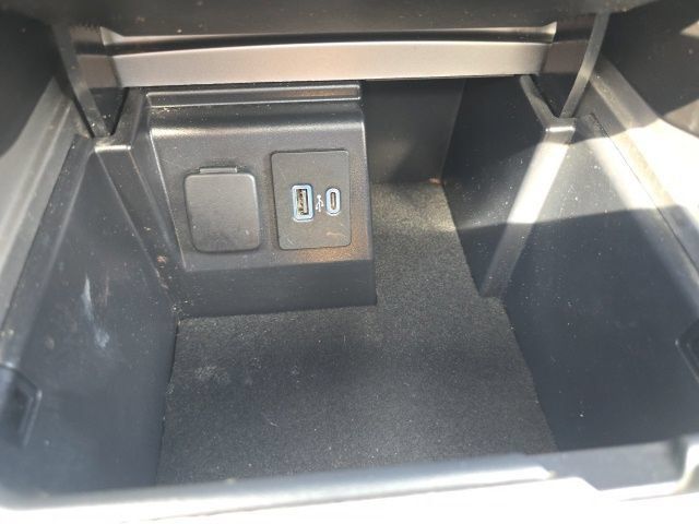 Used 2021 Ford Explorer Platinum w/ Equipment Group 601A AWD/4WD image 17
