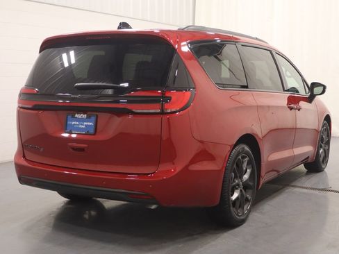 New 2026 Chrysler Pacifica Select image 9